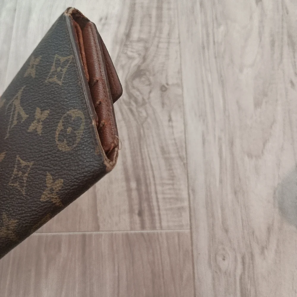 Authentic LOUIS VUITTON Monogram Porte Tresor International Trifold Wallet